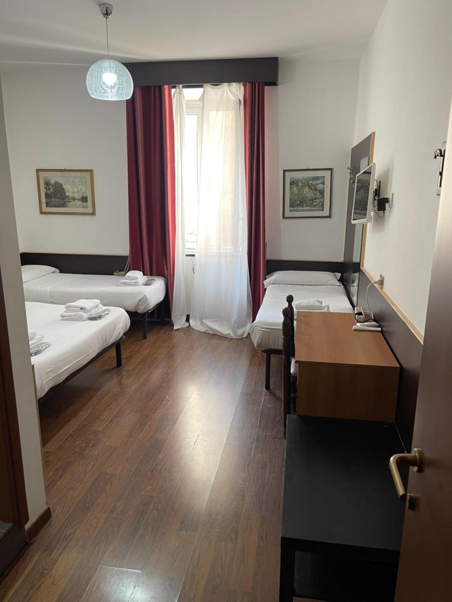 Gold House Hotel Rome Exterior photo