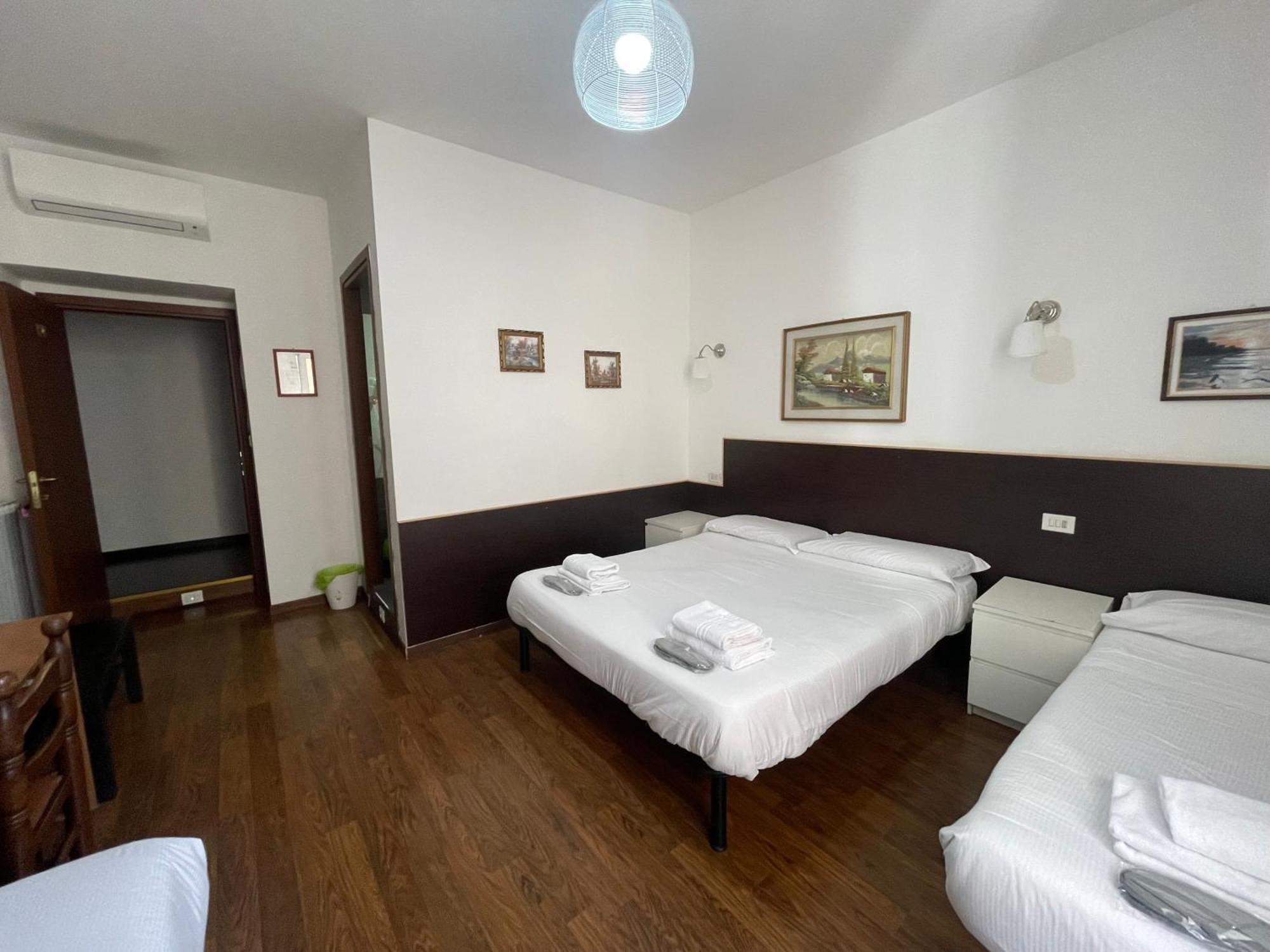 Gold House Hotel Rome Exterior photo